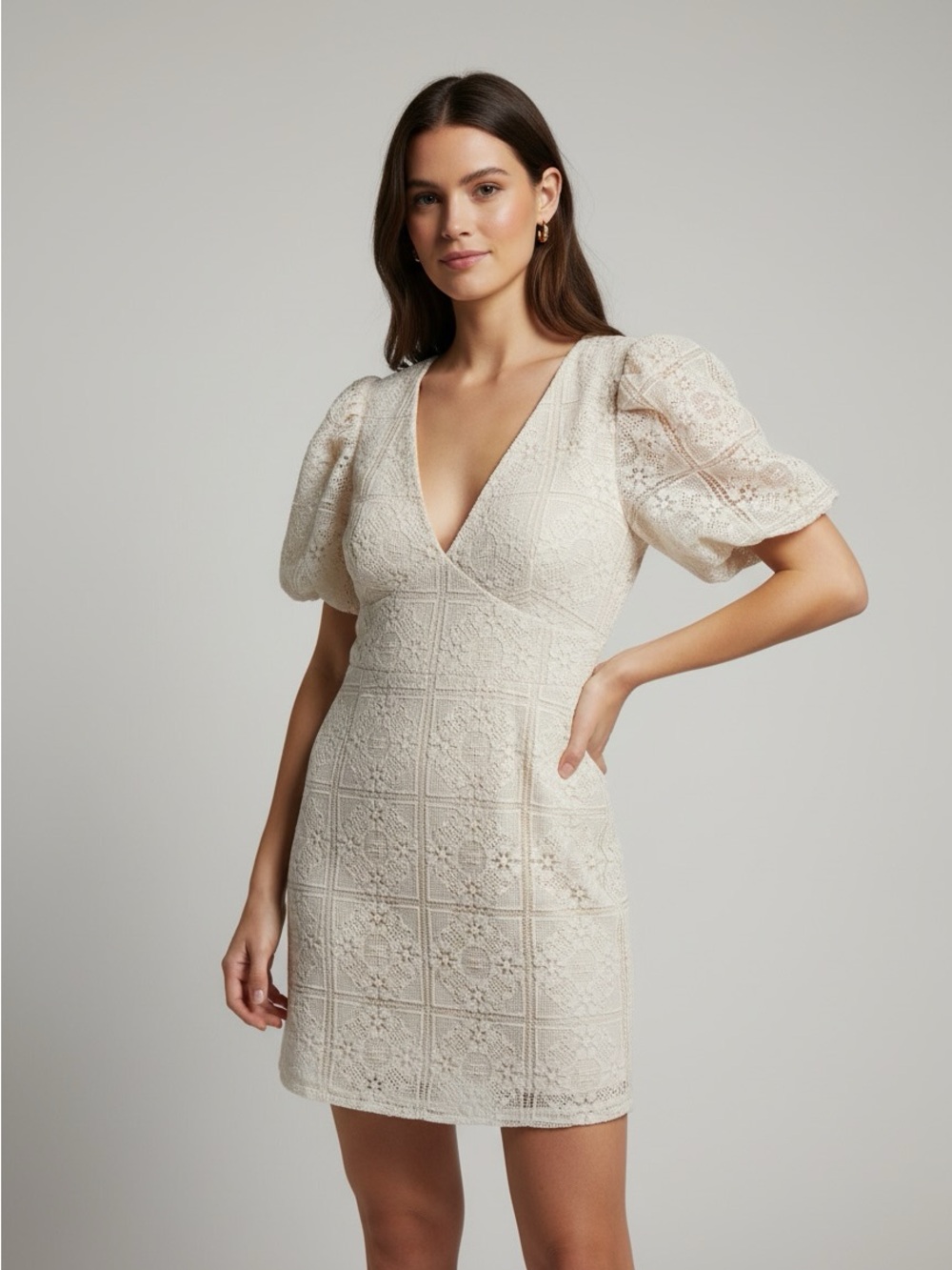 New AVEC LES FILLES Lace V‑Neck Puff‑Sleeve Mini Dress in Cream Size 6
